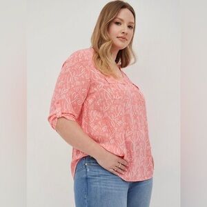 Torrid Harper PinkHearts 3/4 Sleeve Harper Graphic Blouse size 0